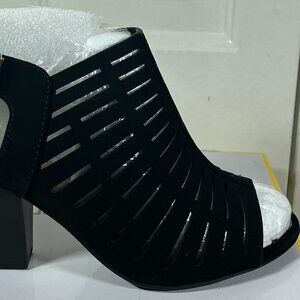 Liz Claiborne Black & Tan shoes